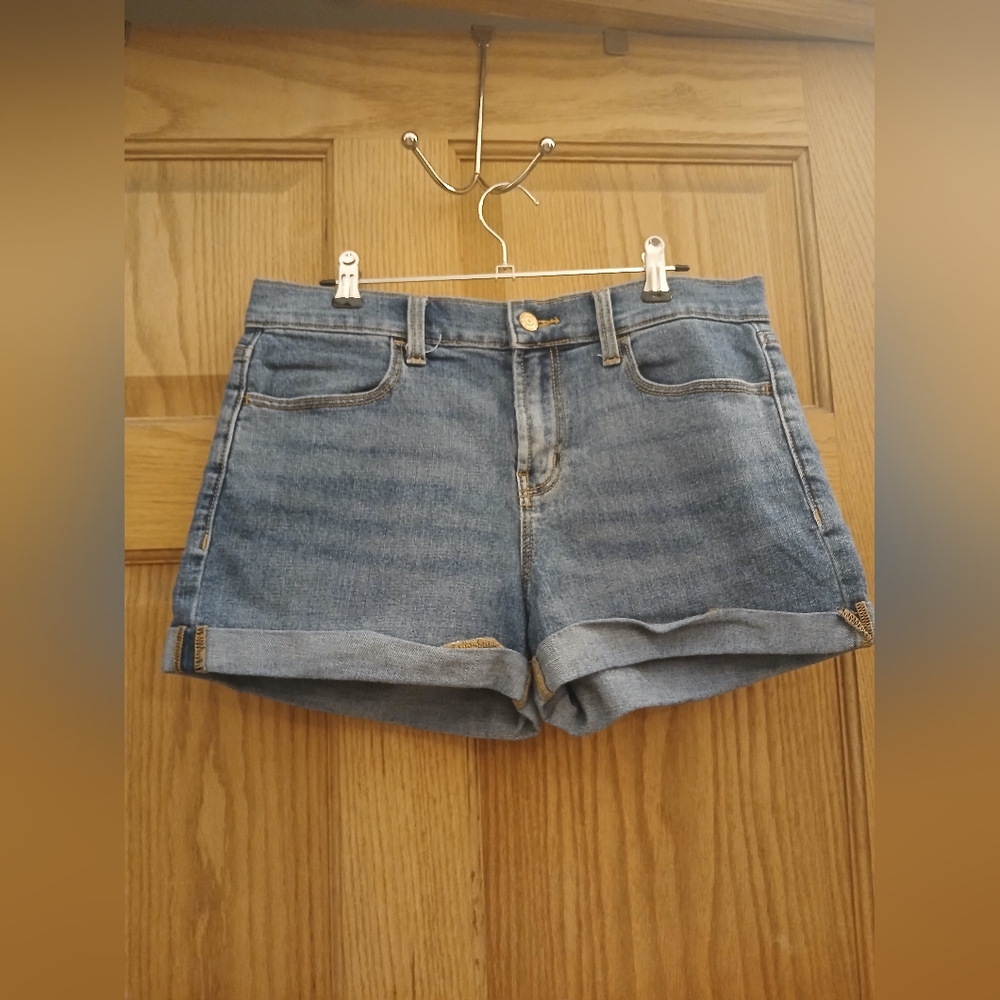 Old Navy woman blue jean shorts sz 6